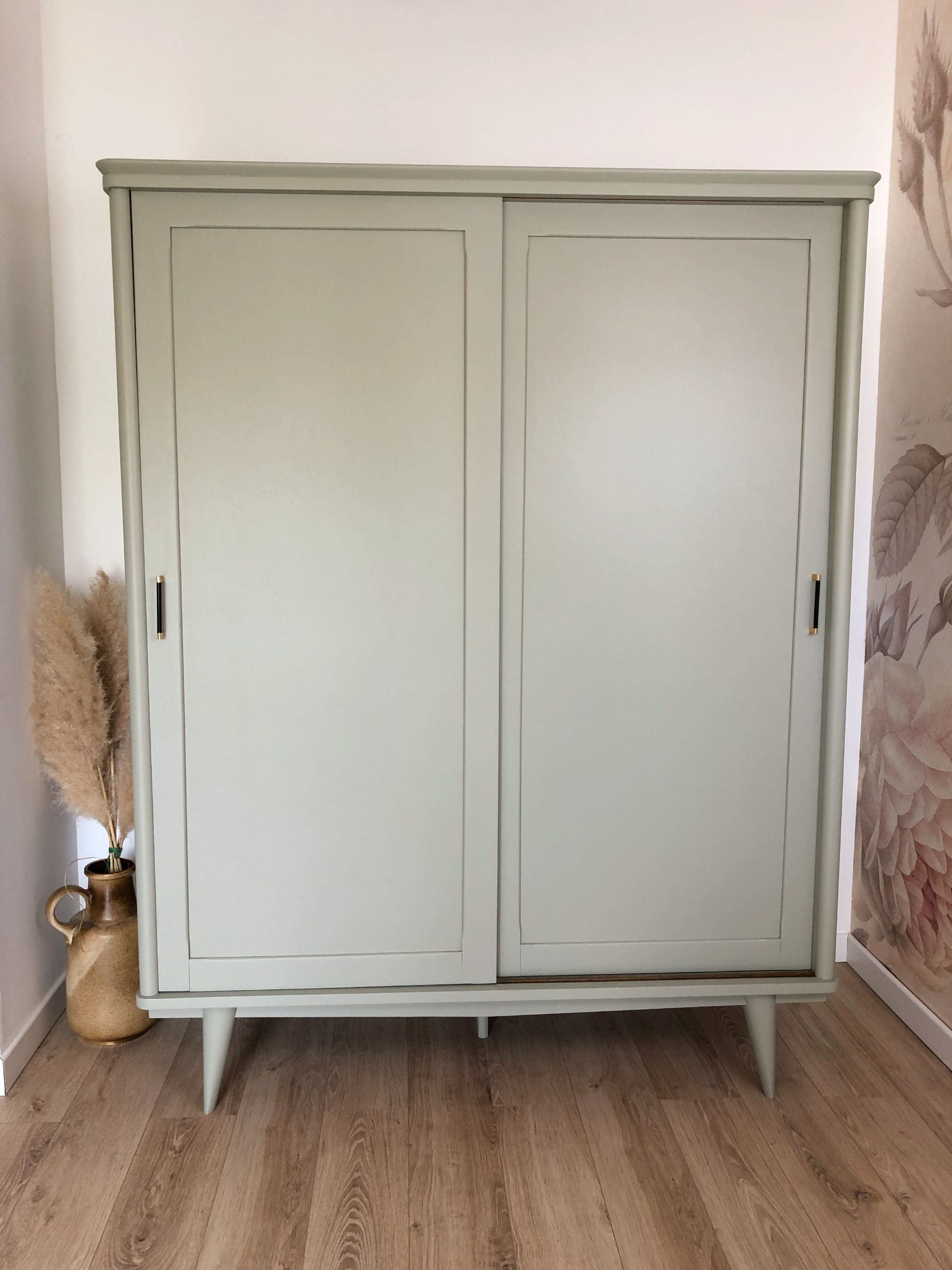 Penderie à portes coulissantes des années 60