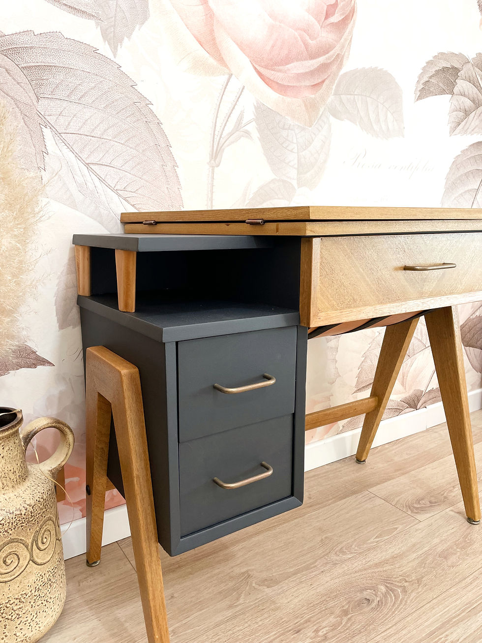 Miniature : Bureau des années 50