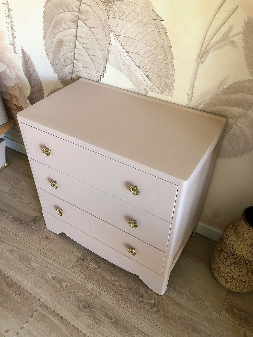 Miniature : Commode vintage revisitée en vieux rose poudré