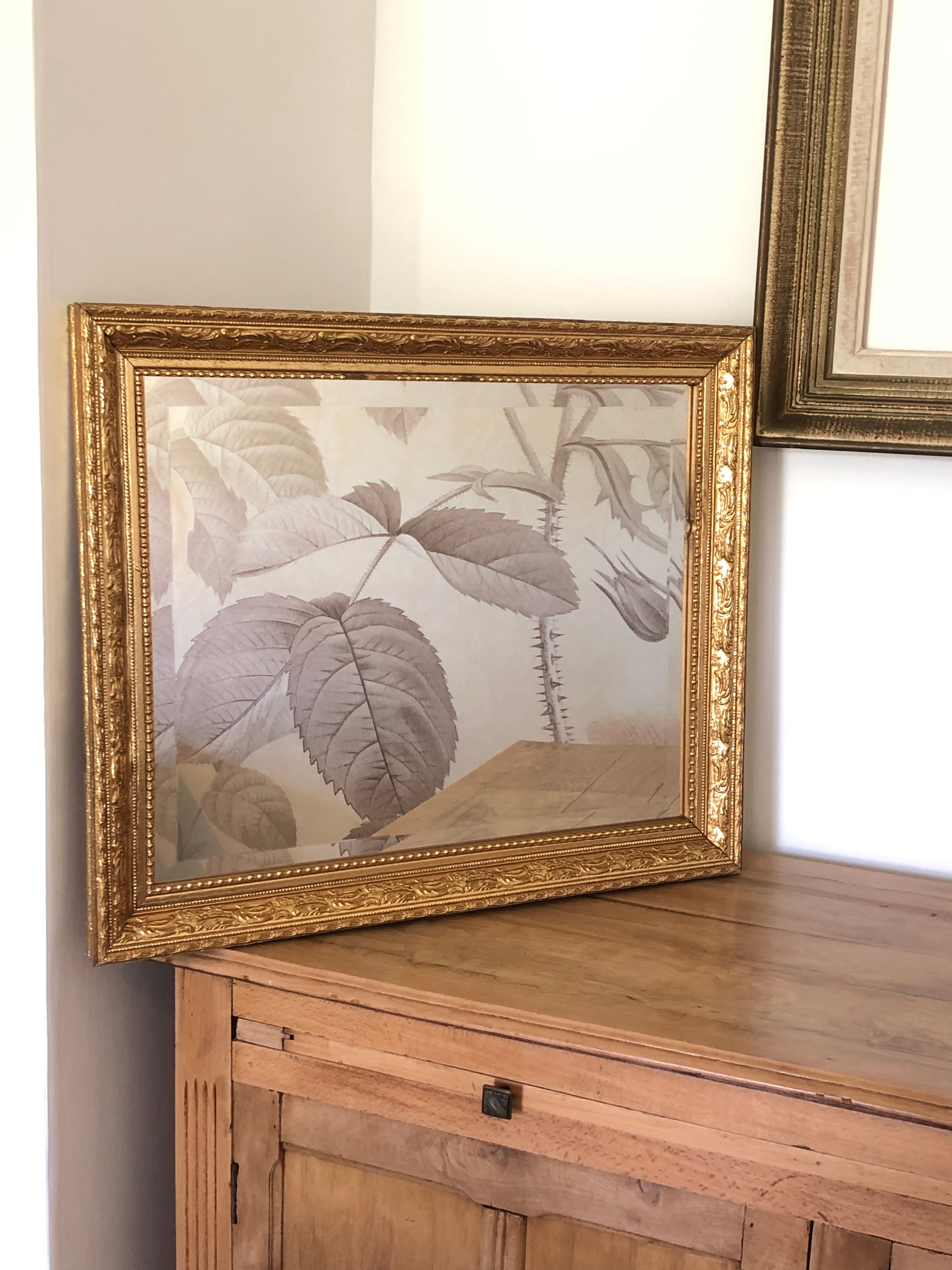 Miroir vintage avec cadre en bois doré et miroir biseauté