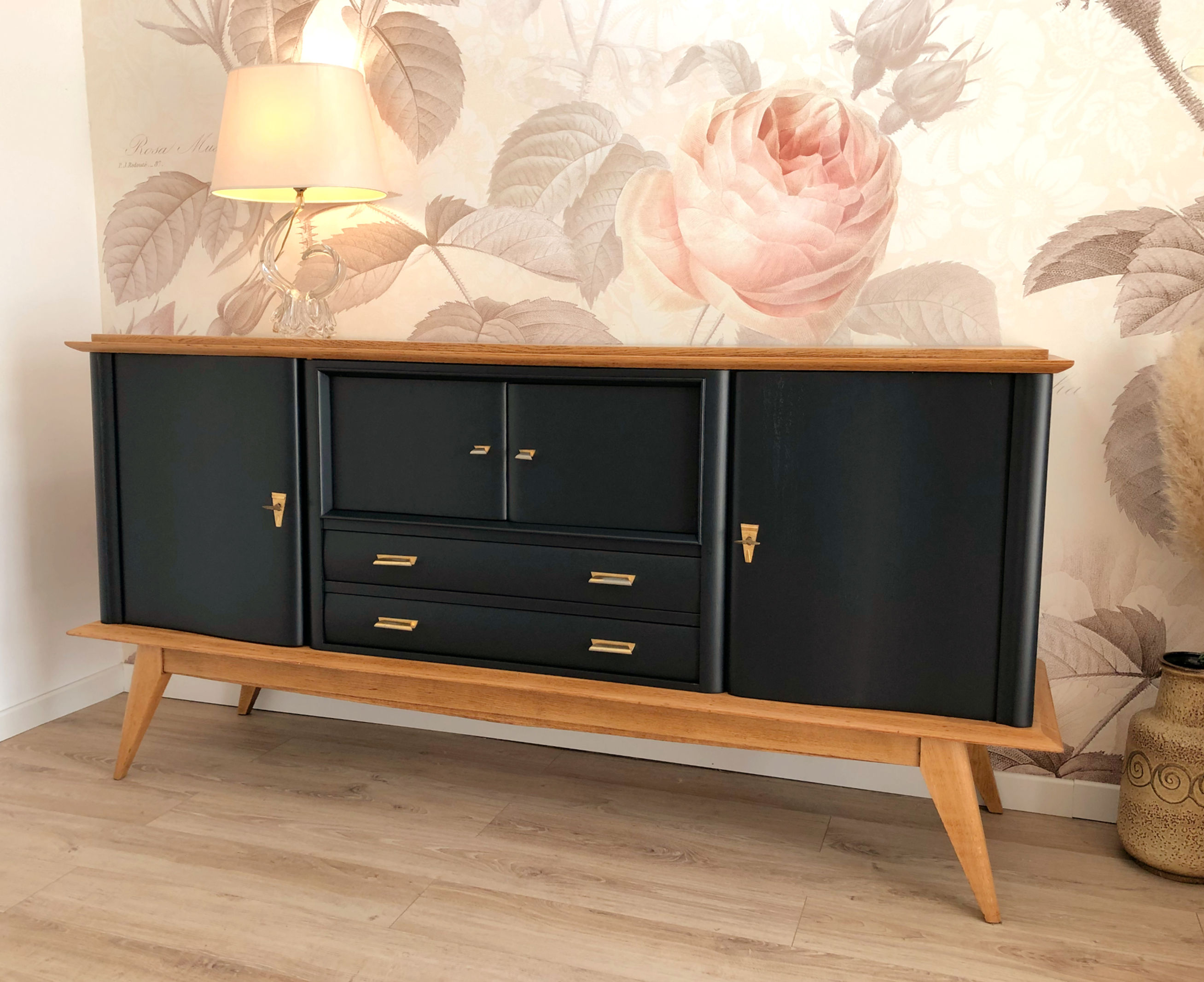 Enfilade des années 60 au pieds compas