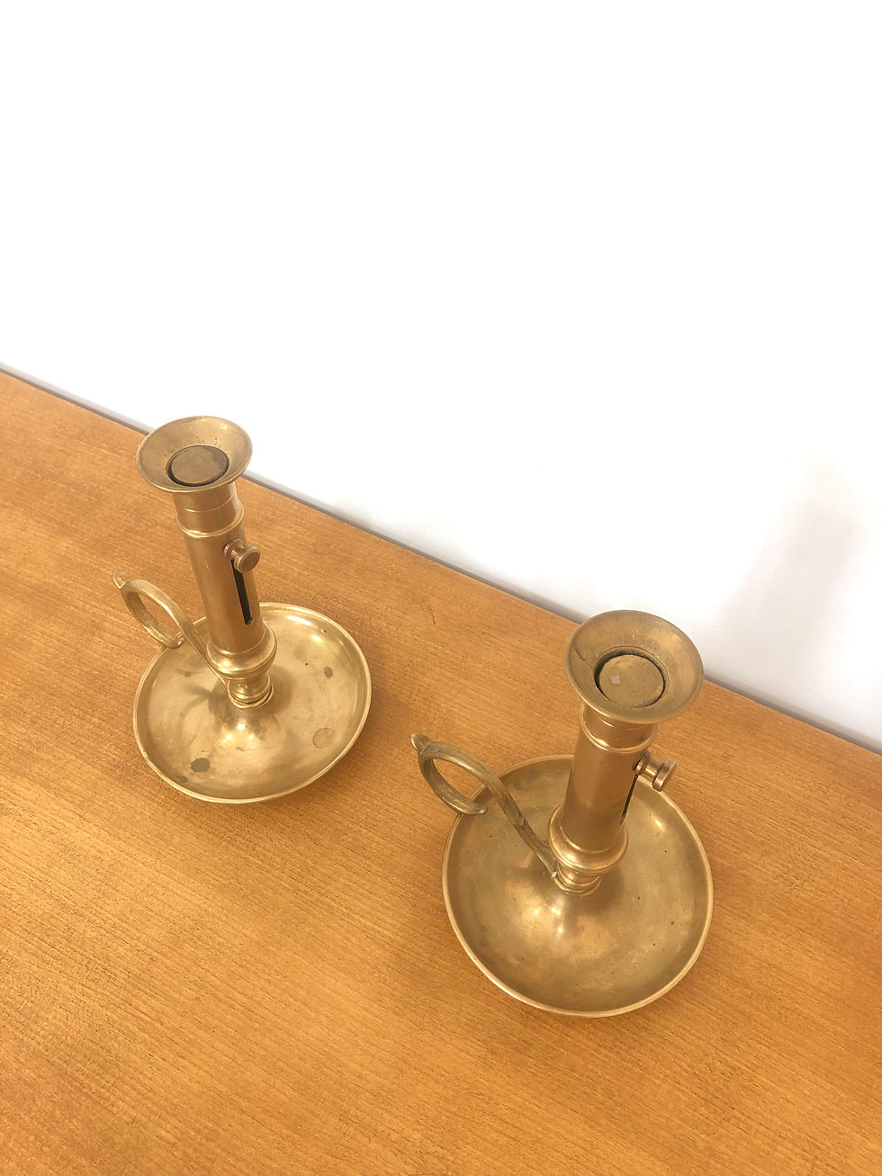 Miniature : Lot de 2 anciens bougeoirs en laiton