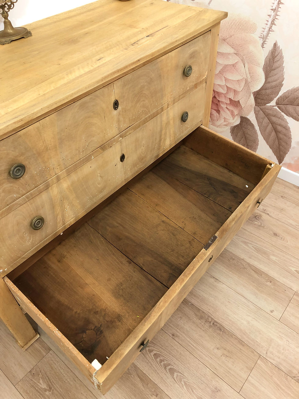 Miniature : Grande commode fin 19ième / début 20ième en noyer massif