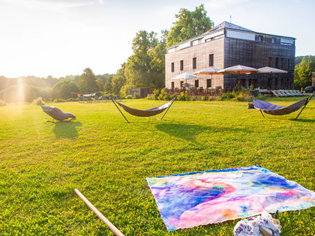 Boží retreat centrum, oáza, abstraktní malba, božská malba. 