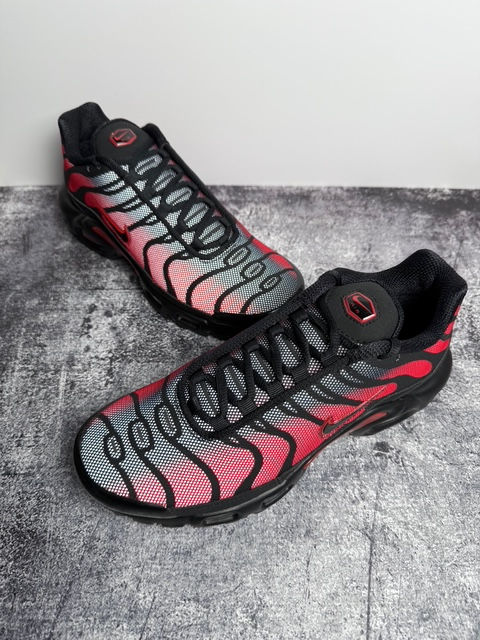 Nike Air Max Plus University Red/Black – Men’s UK 5 / Women’s UK 4.5 side by side