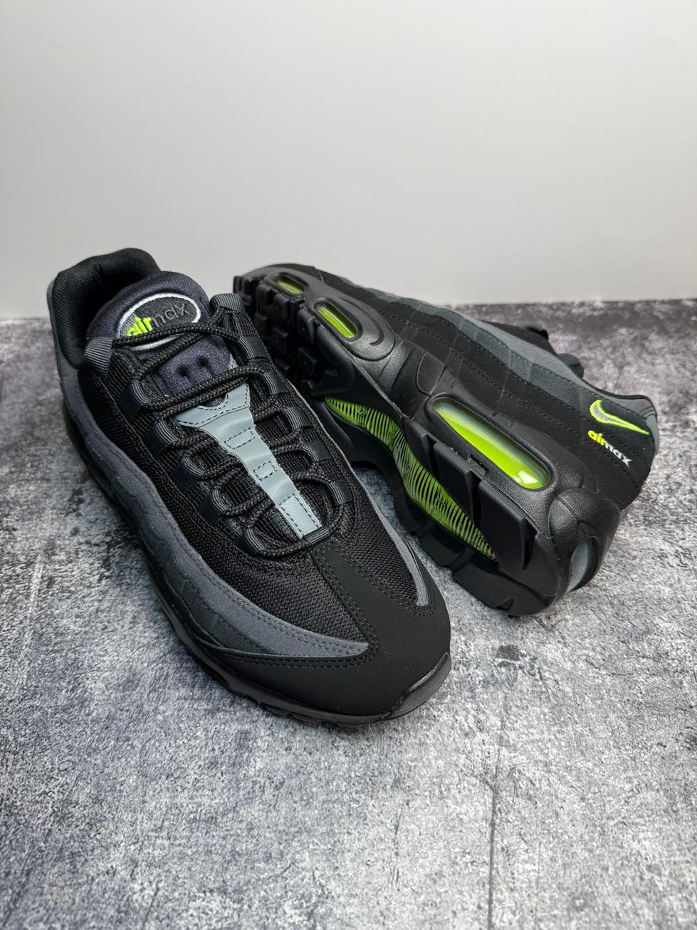 Nike Air Max 95 Black / LT Smoke Grey - Volt Right