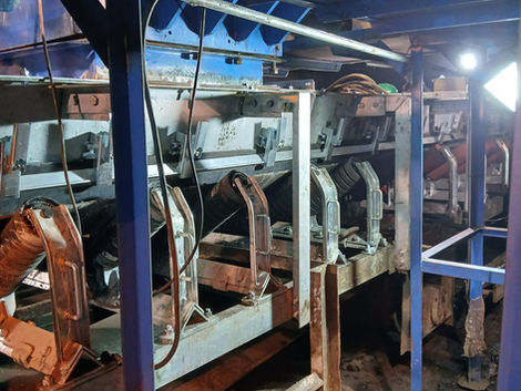 Impact idler at conveyor loading point