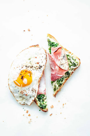 TOAST MIT SCHINKEN & EI