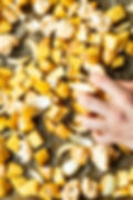 Diese super einfache und schnelle Ofengemüse-Rezepte mit Spargel, Kartoffeln, Blumenkohl und Feta ist in nur 5 Minuten vorbereitet und kann direkt in den Backofen. Mit einer Marinade aus Harissa, Olivenöl und aromatischem Thymian wird's doppelt lecker. Gesund, einfach und sooo gut! Lasst es euch schmecken. MOE'S QUICK & EASY FOOD – #vegetarisch #spargel #ofengemüse #kartoffeln #gesund