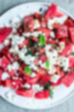 Dieser Wassermelonen Feta Salat ist die Traumkombination im Sommer: Mit wenig Zutaten, nur 5 Minuten Zeitaufwand und obergeilem Geschmack wird der Renner beim nächsten Grillabend. Wassermelone, Feta, Minze for life!!! MOE'S QUICK & EASY FOOD #vegetarisch #melonensalat #salatrezept #gesund #feta