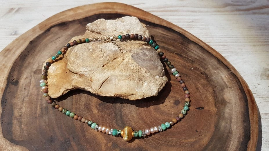 A rare and beautiful oriental choker necklace in brown, green, and pink colors, chrysoprase - a rare green gemstone that incr