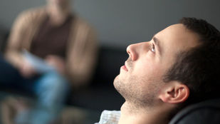 Desmistificando a Hipnose: Por que ainda existe preconceito em pleno século XXI?