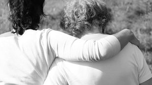 O esquecimento que nos rouba: Um olhar sobre a batalha contra o Alzheimer