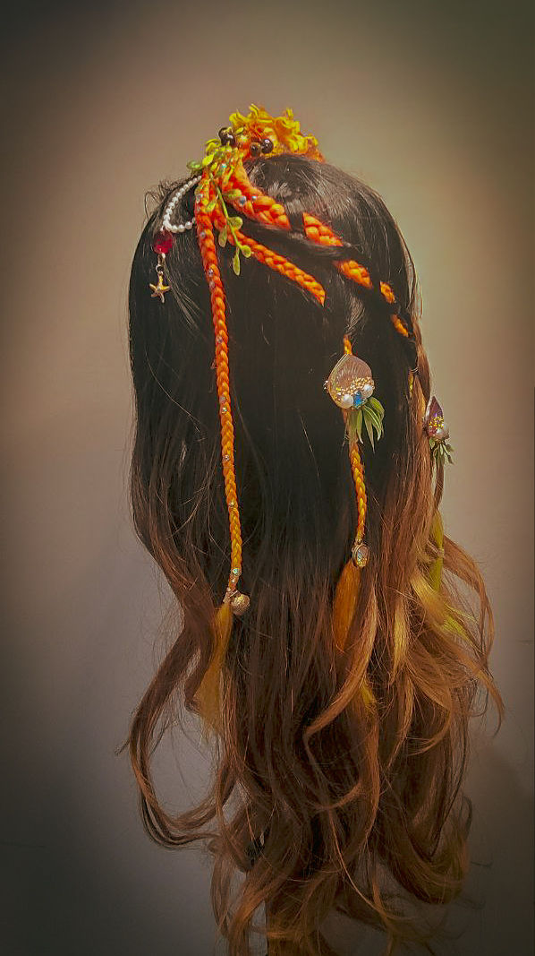 Thumbnail: Mermaid Scale Hairclip