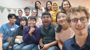 จากคนที่มาเรียนรู้เรื่องวัฒนธรรม แต่กลับใจเป็นคริสเตียน!!!  
     (พันธกิจนักศึกษากรุงเทพ)