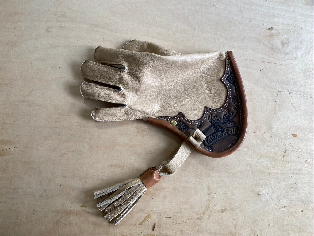 Falkenhandschuh aus hellem Rinderleder
