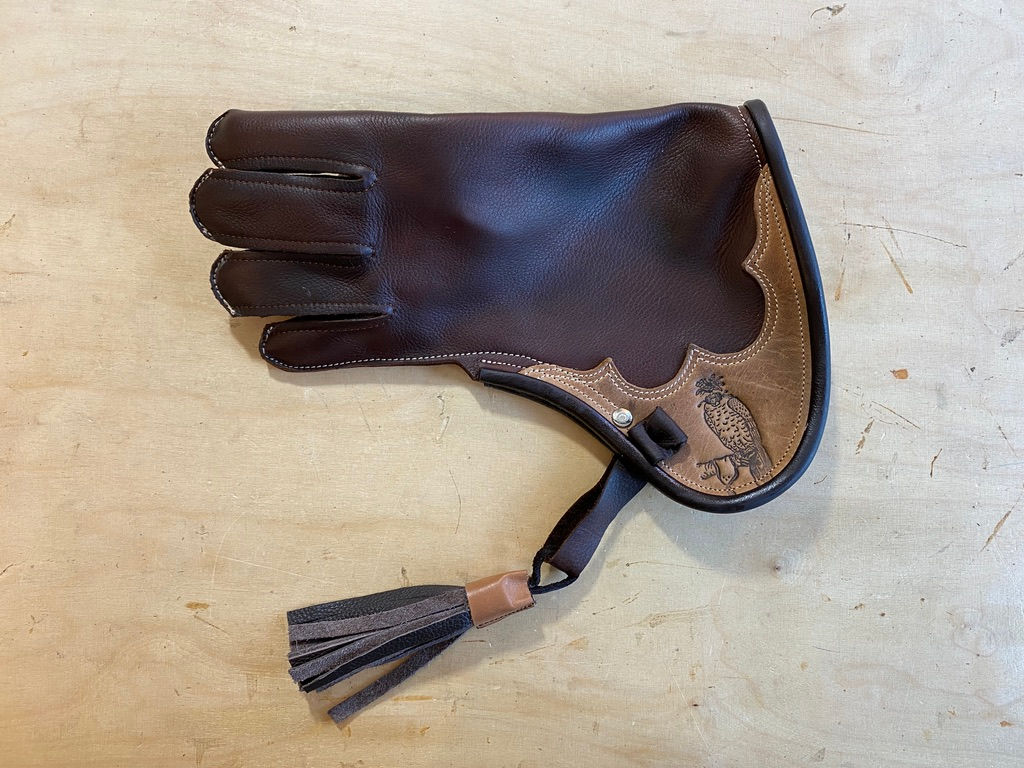 Falkenhandschuh aus braunem Rinderleder