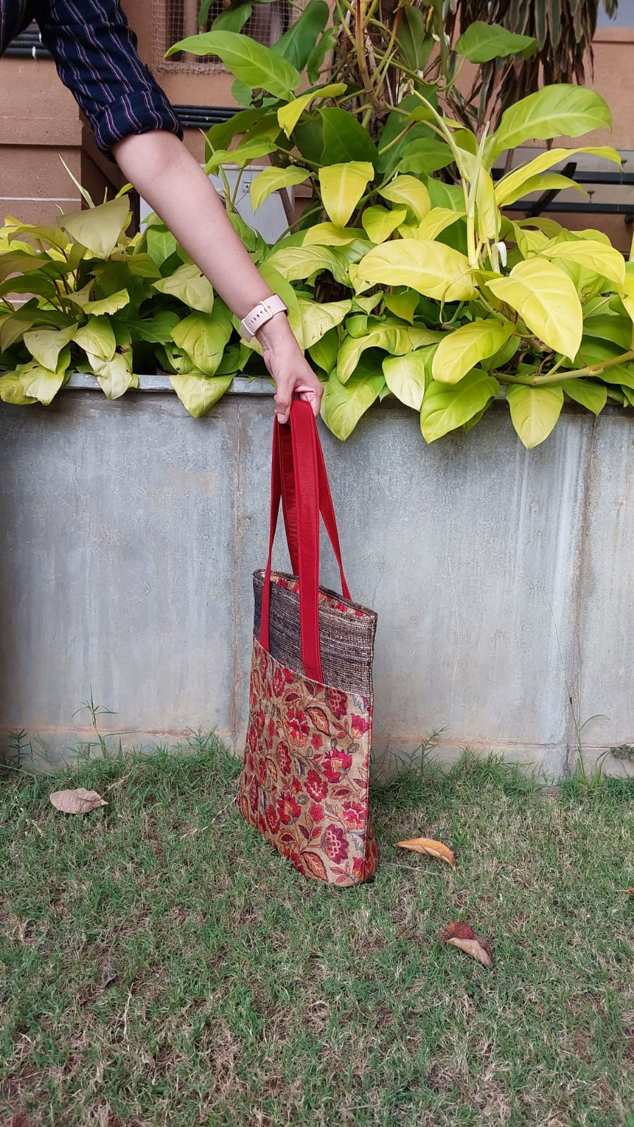 Thumbnail: RW Vertical Tote Bag - Pen Kalamkari