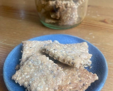 crackers à la farine d'épeautre et aux graines