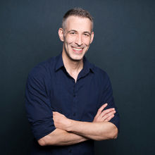 Sie benötigen ein aktuelles und modernes Profilfoto für Xing und LinkedIn? Dann kommen Sie ins Fotostudio cliCK Claudia Könemann Fotografie in Bremen Hemelingen. Ein Profilbild für den Businessbereich darf freundlich und offen wirken und etwas lockerer sein, als ein reguläres Bewerbungsfoto.