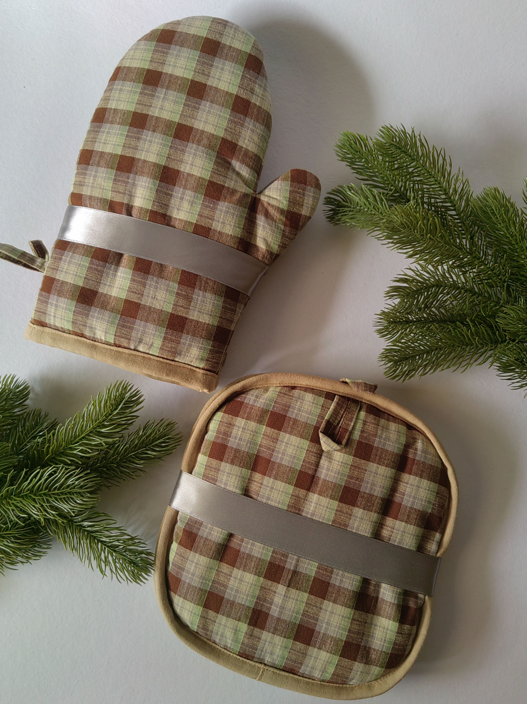 Plaid Brown Oven Mitt Set & Pot Holder Set (Pack of 4) #S25001