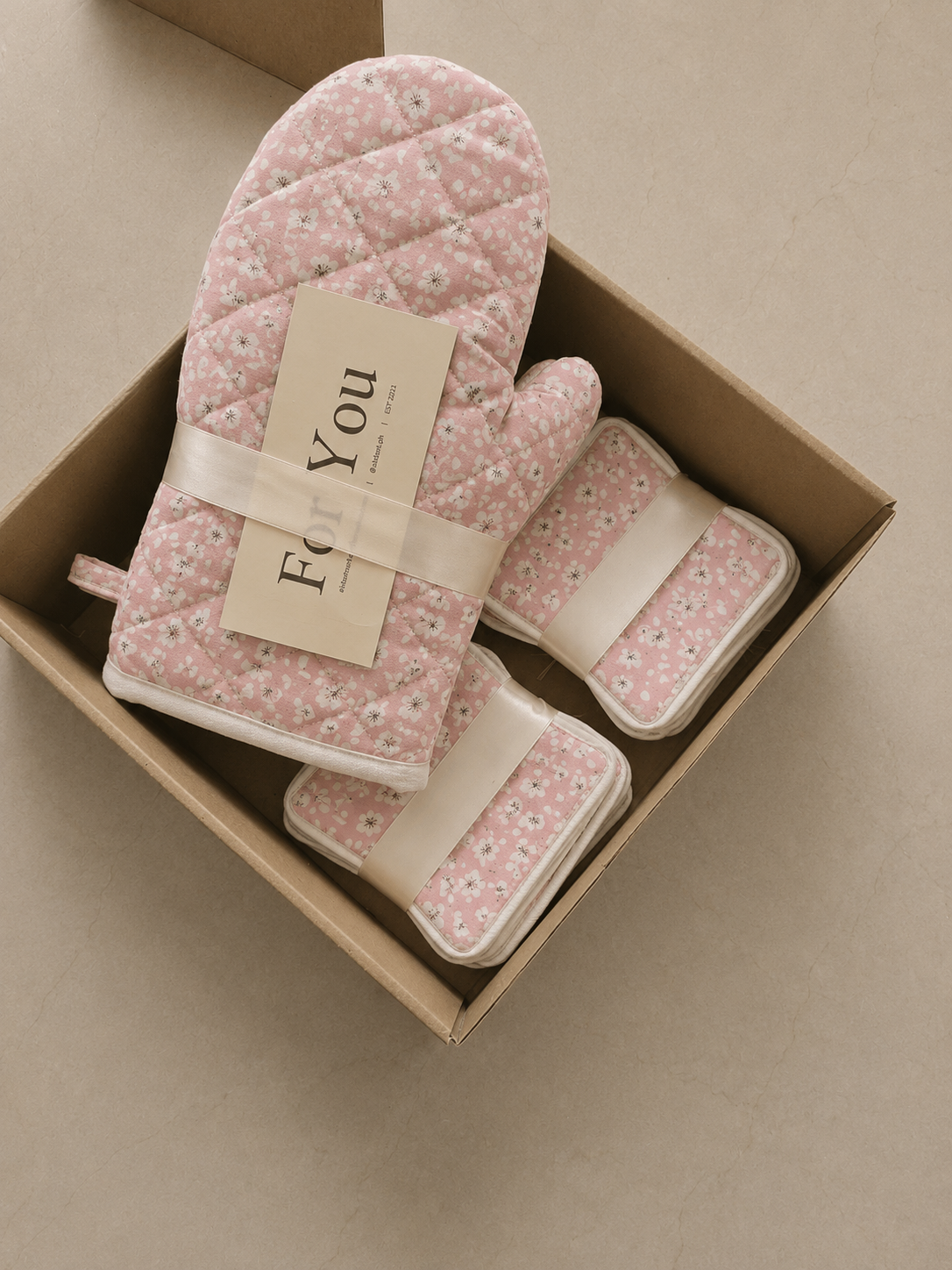 Kitchen Gift Set Oven Mitt Set & Coasters in Pink Bloom