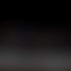 Aventure-se em uma natação noturna no mar