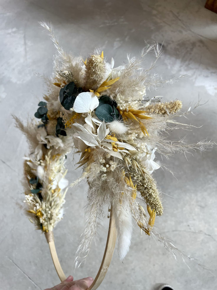 Couronnes prénom personnalisable. Couronnes en fleurs séchées. Cadeau naissance.