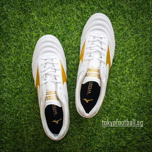 Mizuno Moreliaホワイト/ゴールド サイズを間違えたので出品します！ Mizuno Morelia 2 Elite AG 