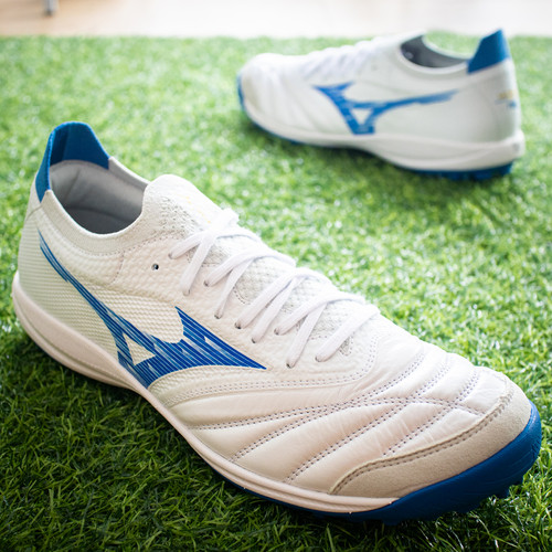 MORELIA NEO SALA β JAPAN TF Unleash the roar of victory with Mizuno's Morelia Neo Sala Beta