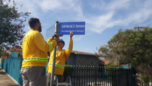 Prefeitura de Jaguariúna realiza serviço de troca de placas de nomes de rua