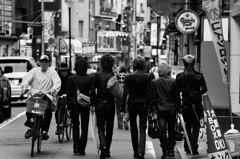 Those Who Dwell in Kabukichō, Desire and Money — Straight photography