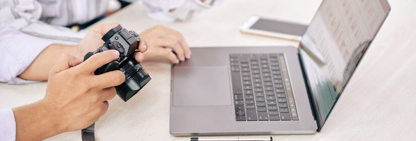 coworking-photographers-with-gadget-desk_1098-21640.jpg