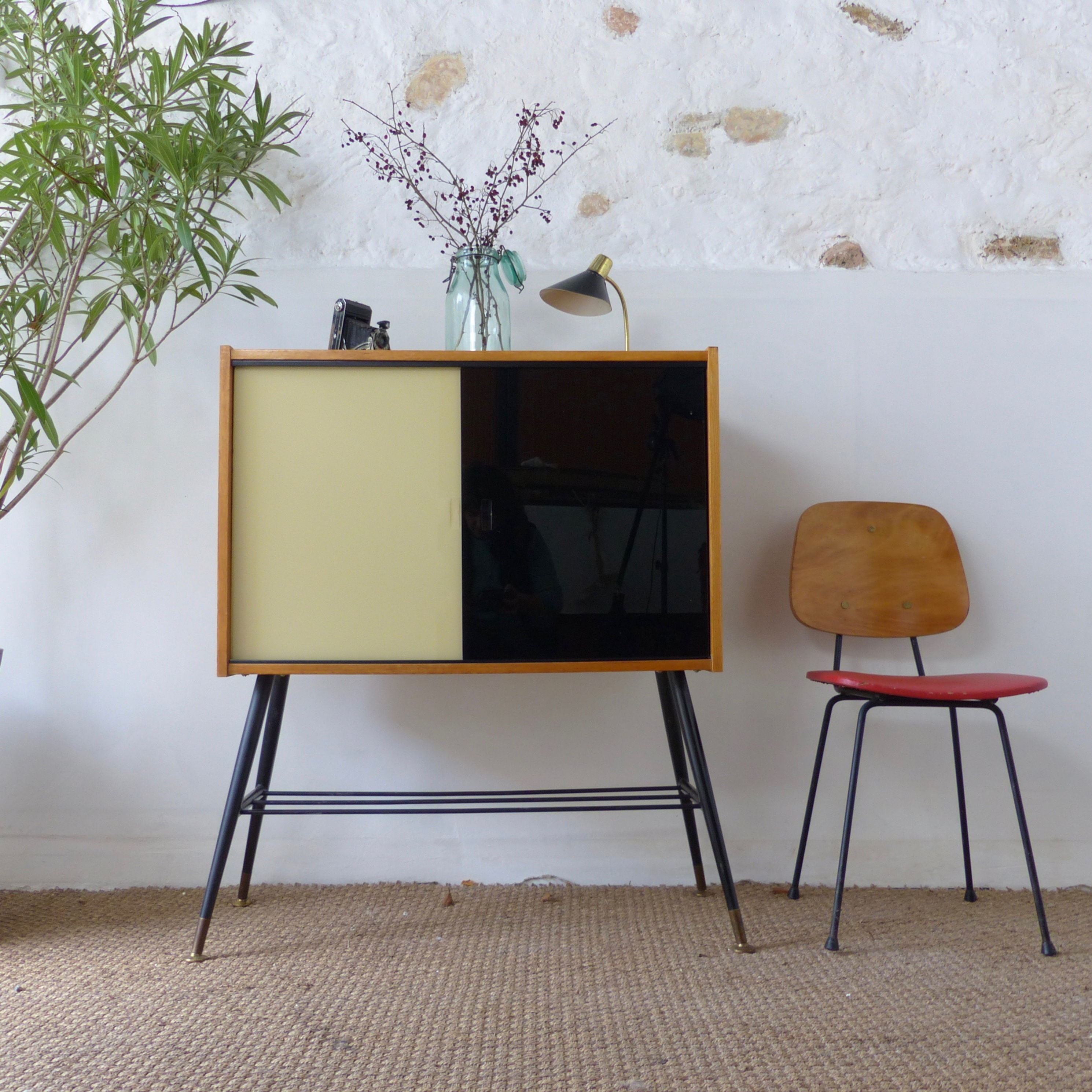 Buffet vintage porte-revue pied compas