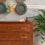 Miniature : Commode vintage en chêne 4 tiroirs 