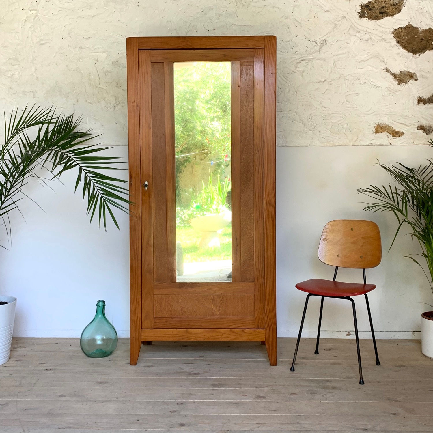 Armoire parisienne vintage avec miroir