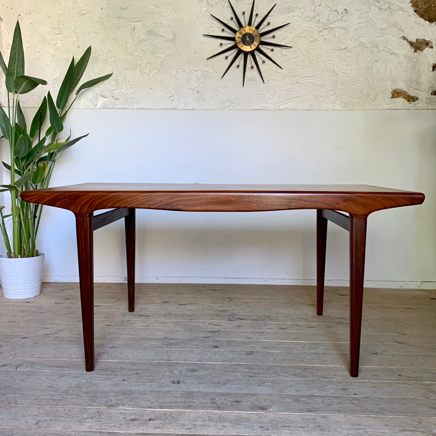 RÉSERVÉ  - Table scandinave vintage en teck