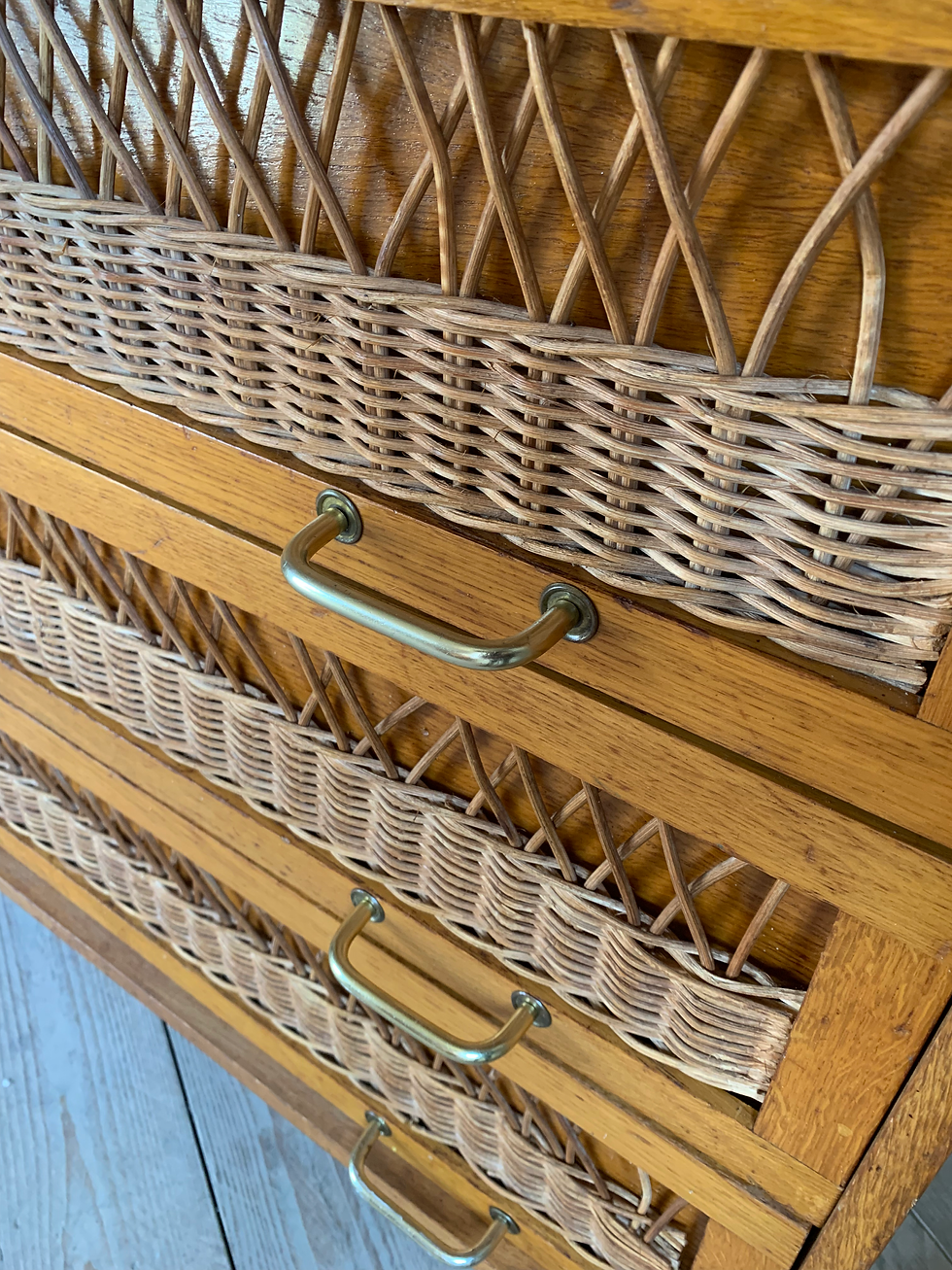 Miniature : Commode vintage en chêne et rotin