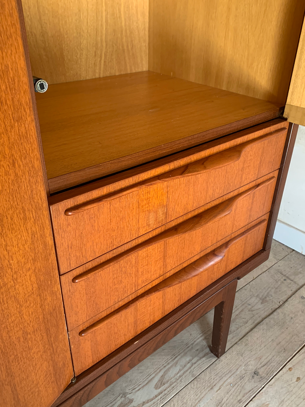 Miniature : Armoire penderie scandinave en teck vintage 