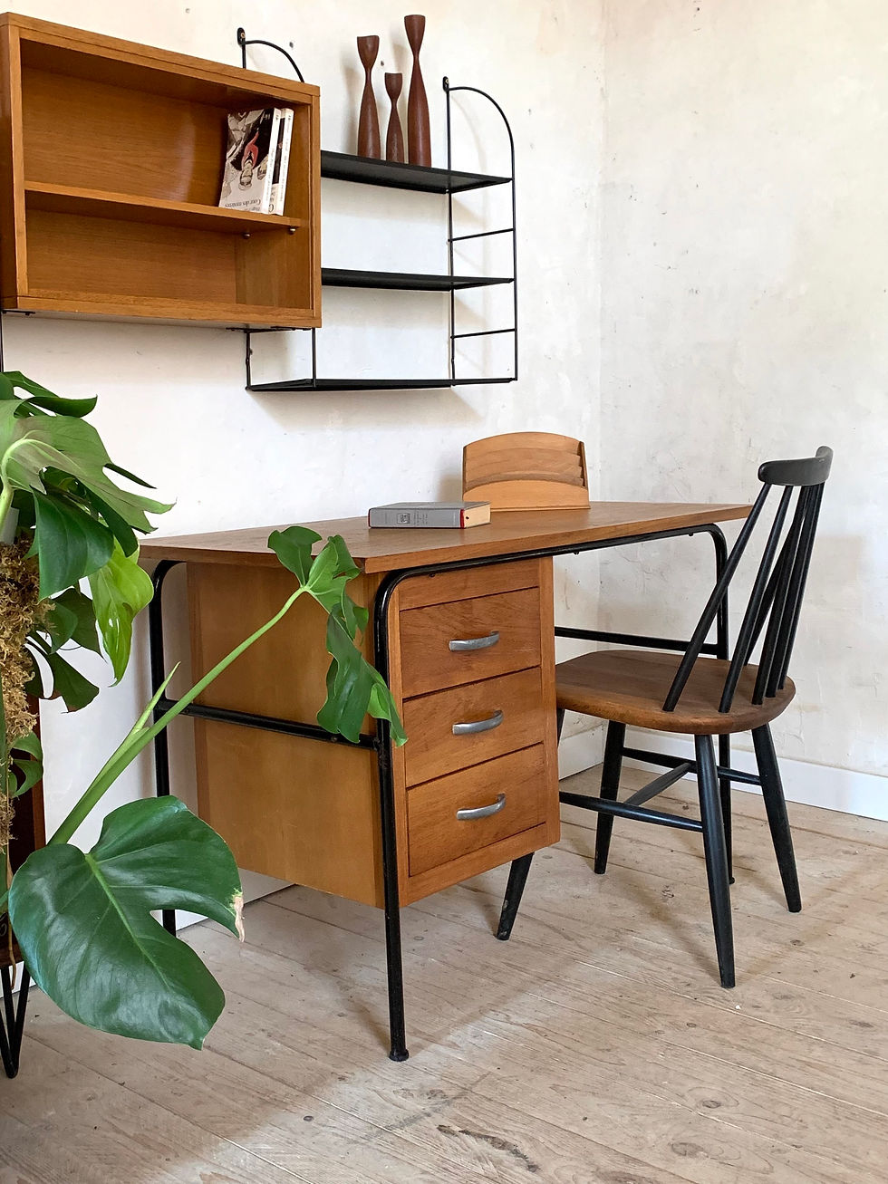 Miniature : Bureau vintage moderniste