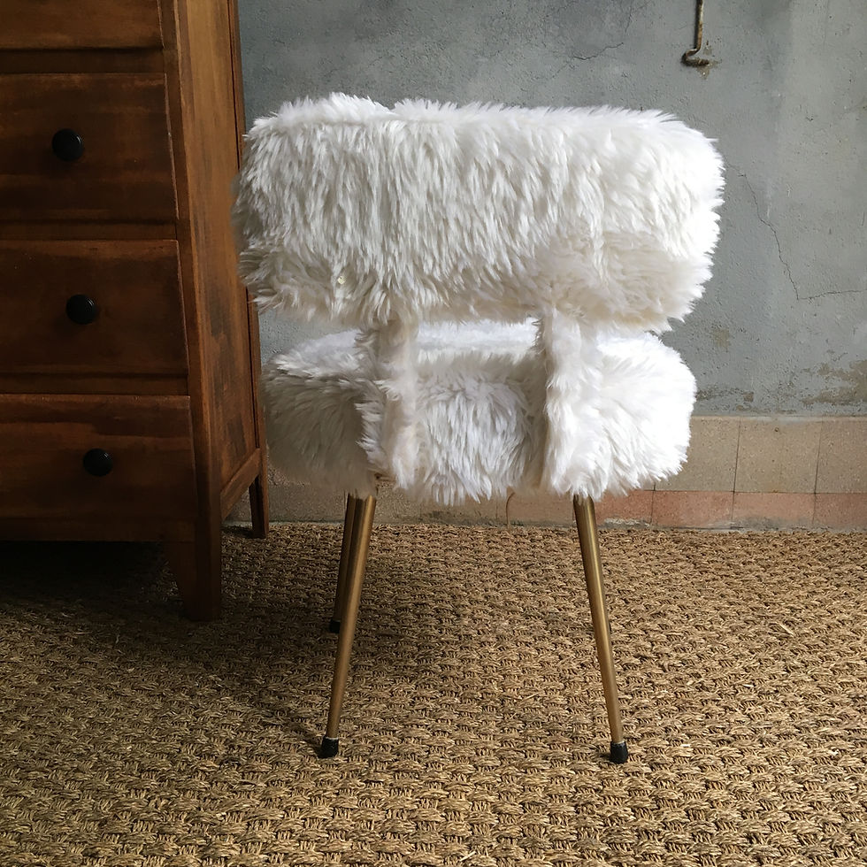 Miniature : RESERVÉ - Chaise moumoute blanche Vintage Pelfran 