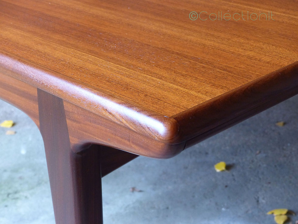 Miniature : Table scandiave vintage en teck