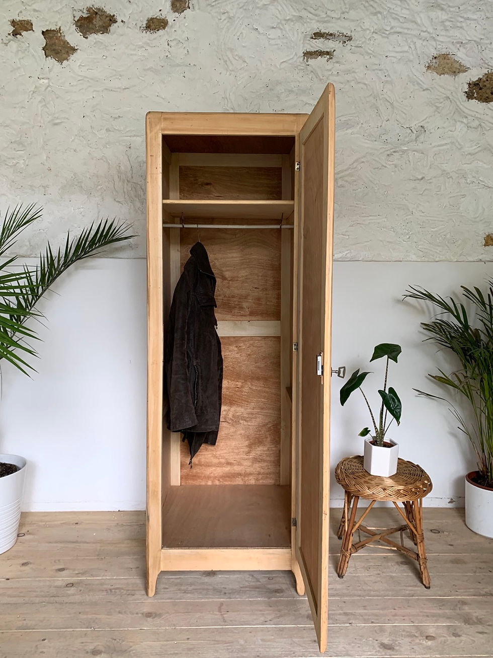 Miniature : Armoire parisienne vintage