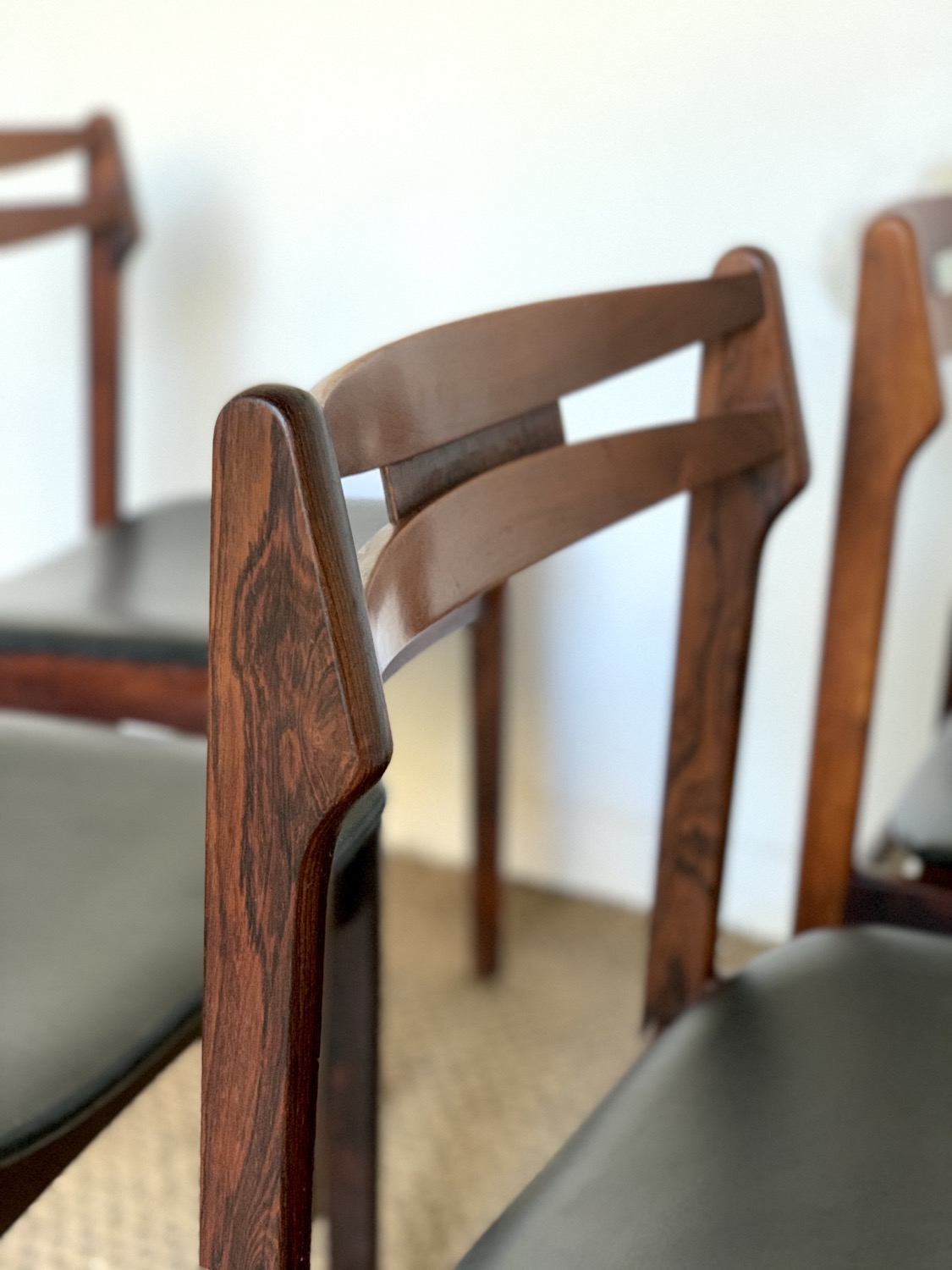 Miniature : RÉSERVÉ - Chaises scandinaves vintage palissandre de Rio Samcom