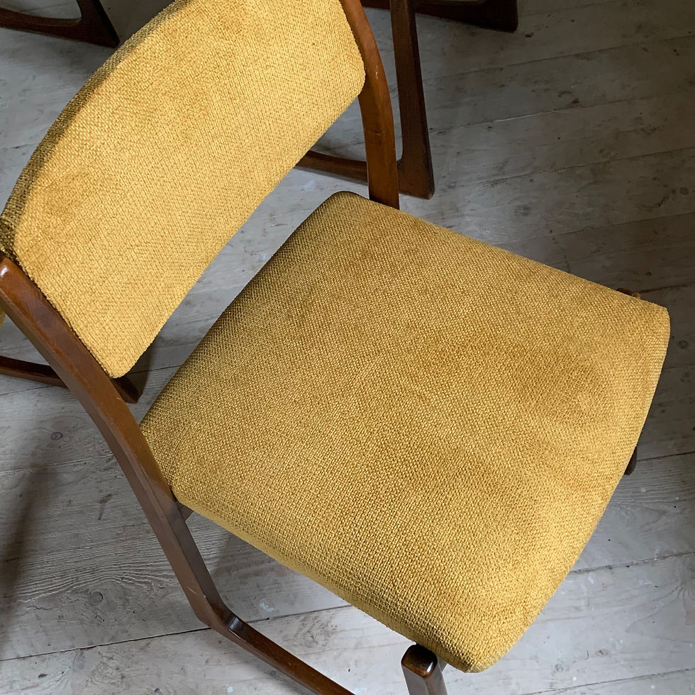Miniature : Chaises traineau vintage velours jaune - lot de 4