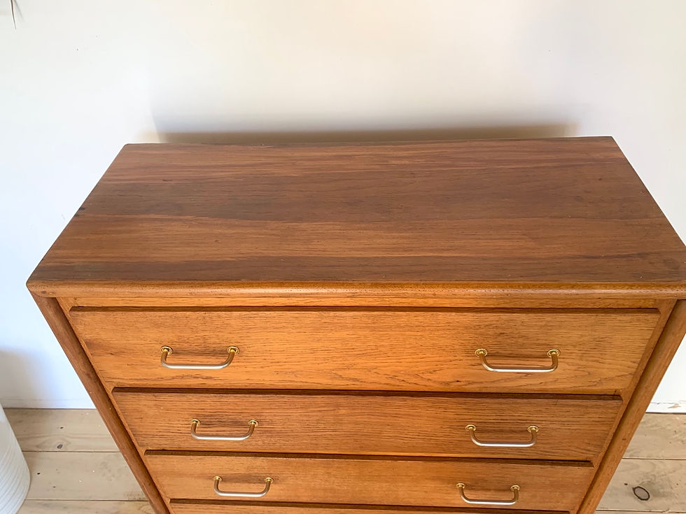 Miniature :  Commode vintage en chêne 4 tiroirs 
