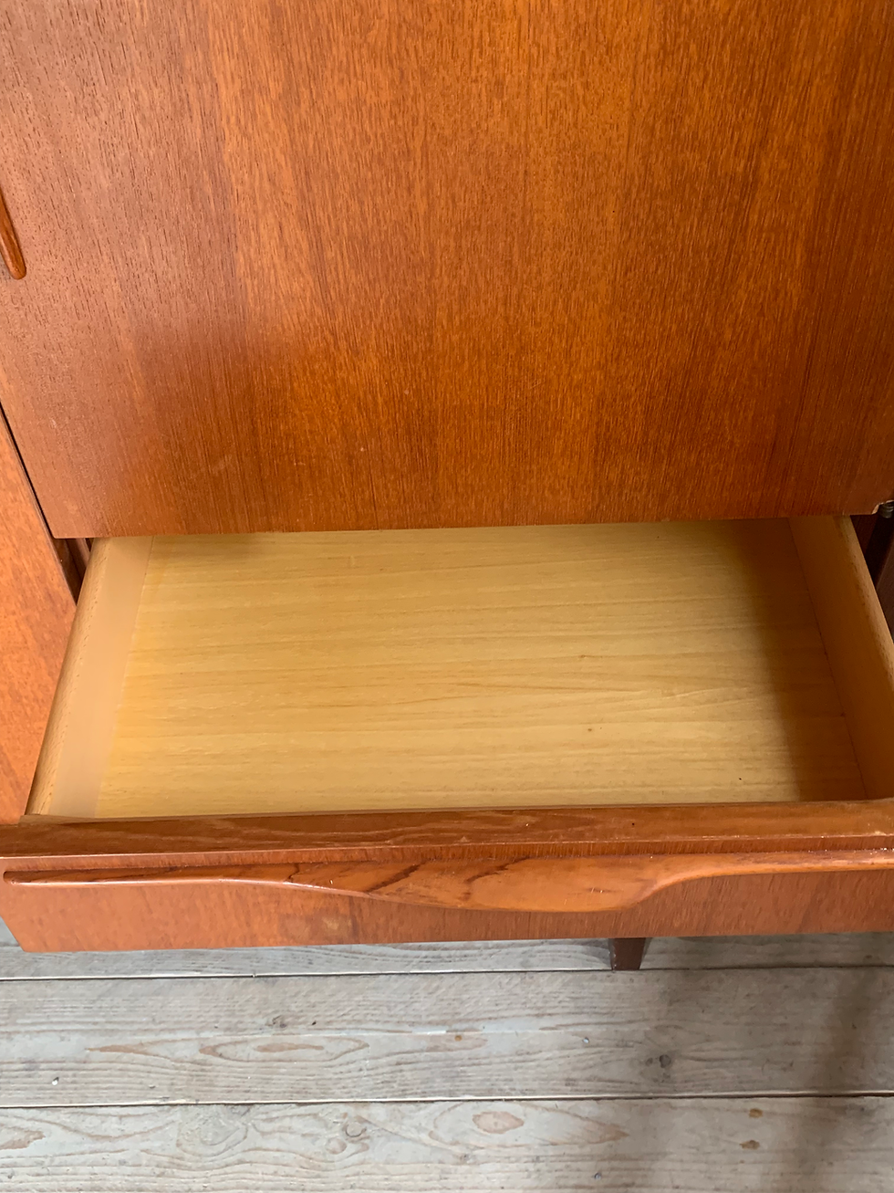Miniature : Armoire penderie scandinave en teck vintage 