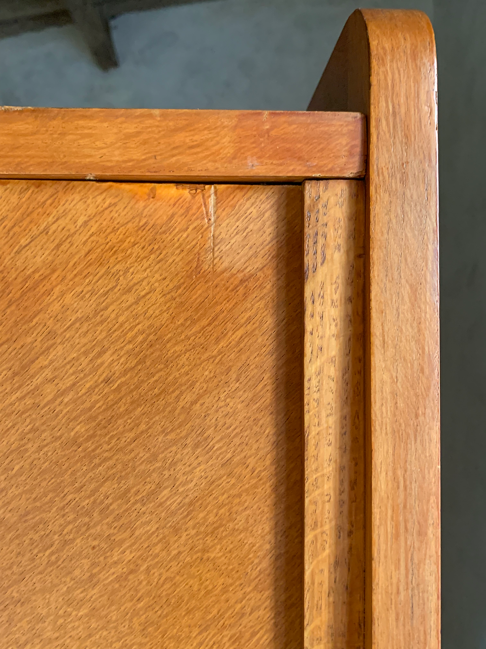 Miniature : Armoire penderie vintage en chêne pied compas 