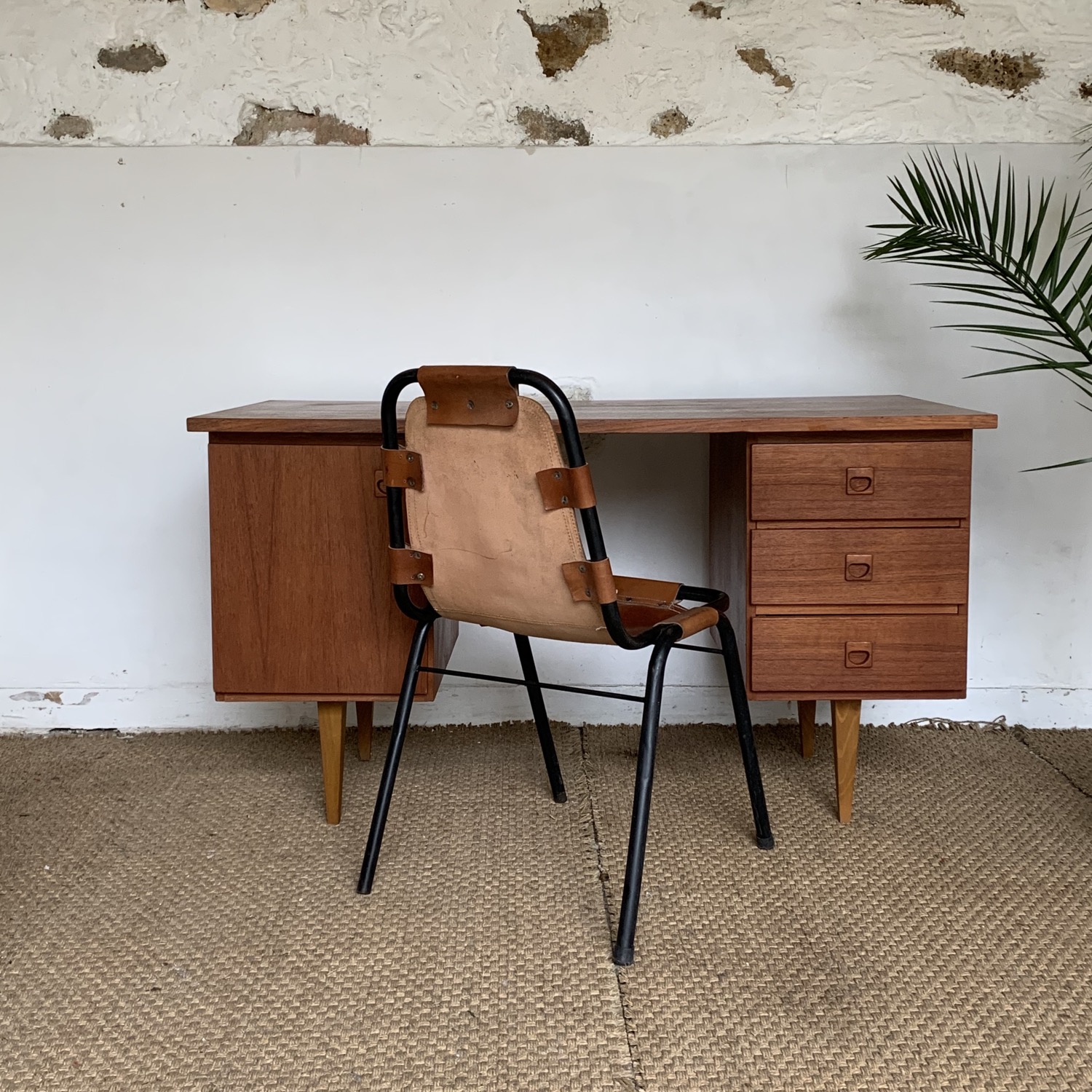 Thumbnail: Bureau style scandinave vintage en teck  