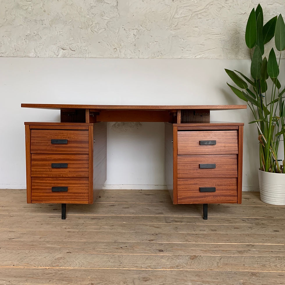 RÉSERVÉ Bureau ministre vintage Pierre Paulin pour Thonet